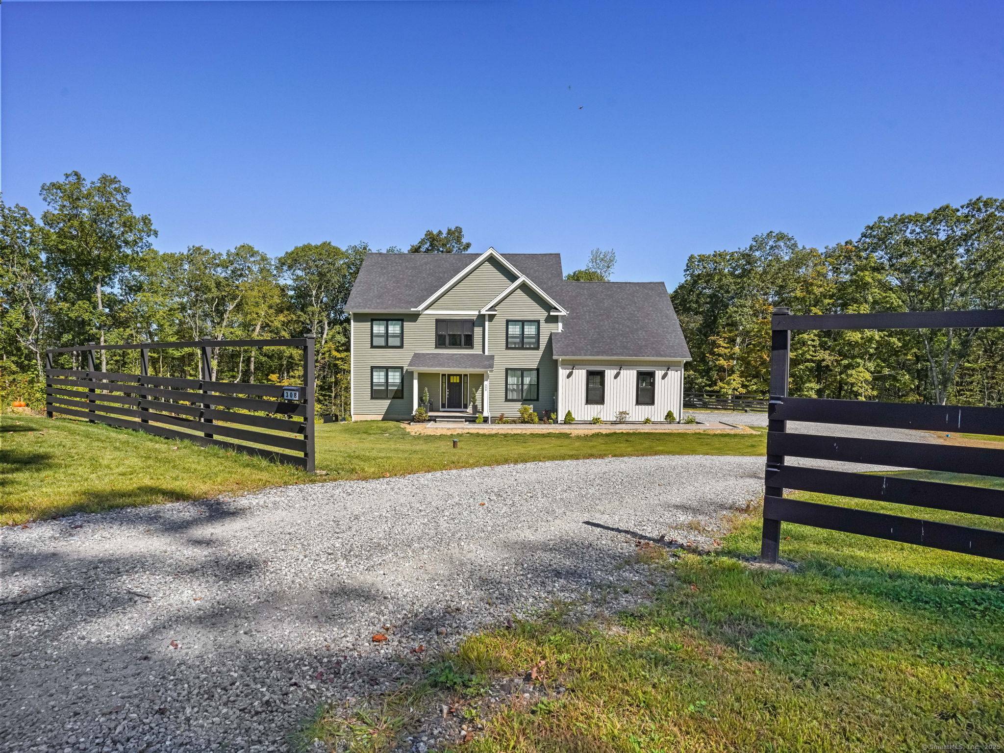 Welcome to 308 Vista View Drive !