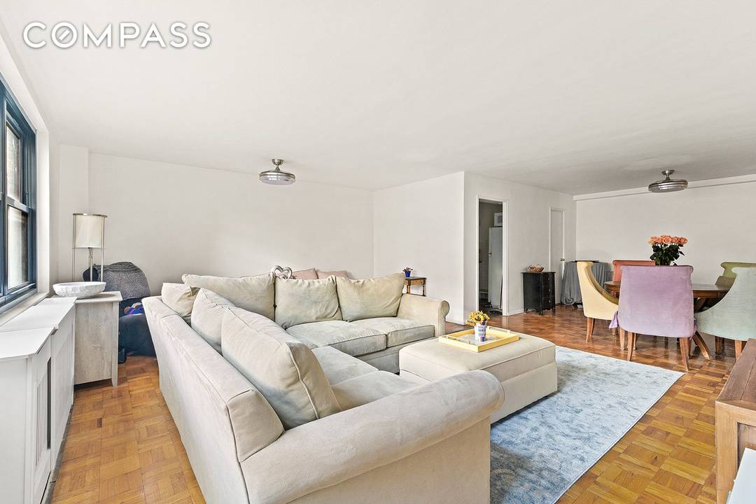 ATTENTION NY GIANTS FANS FREE GIANTS SEASON TICKETS PERSONAL SEAT LICENSE COME WITH THE APARTMENT IF INTERESTED SELLER WILL CONVERT TO 2 BEDROOM NO FLIP TAX NEW WINDOWS FRESHLY PAINTED ...