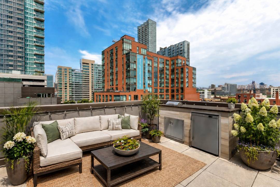Just listed a beautiful one bedroom with a private roof deck in Long Island City, near the waterfront and Gantry Plaza State Park.
