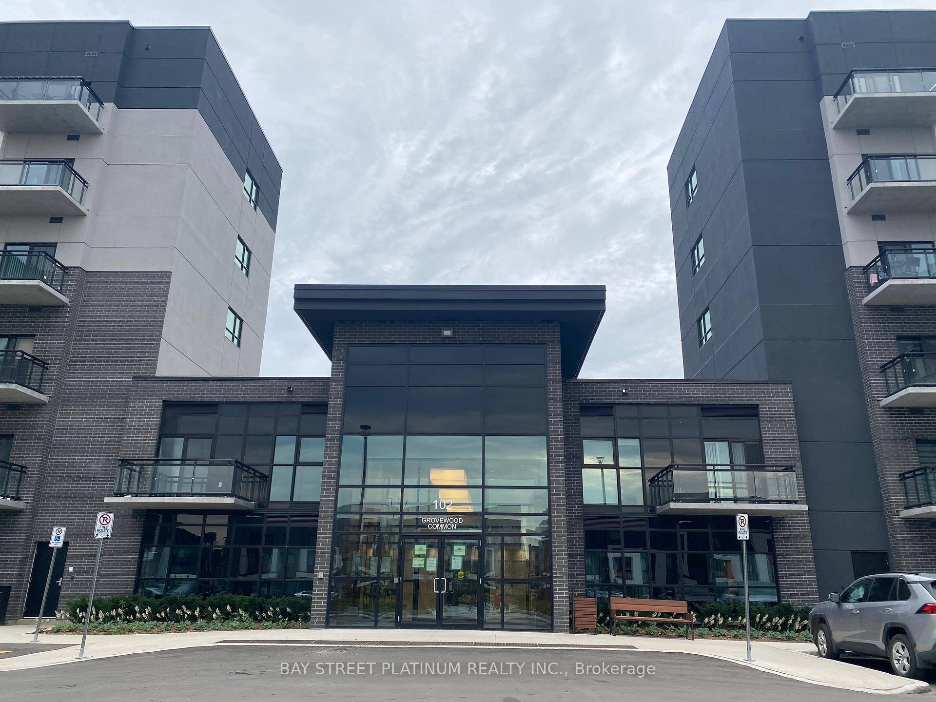 STUNNING SUPER CLEAN AND VERY WELL KEPT 1 BED ROOM UNIT FACING DUNDAS IN THE HIGH DEMAND AREA OF OAKVILLE, CLOSE TO ALL AMENITIES SUCH AS PLAZA, HOSPITAL, WALMART, SCHOOLS ...