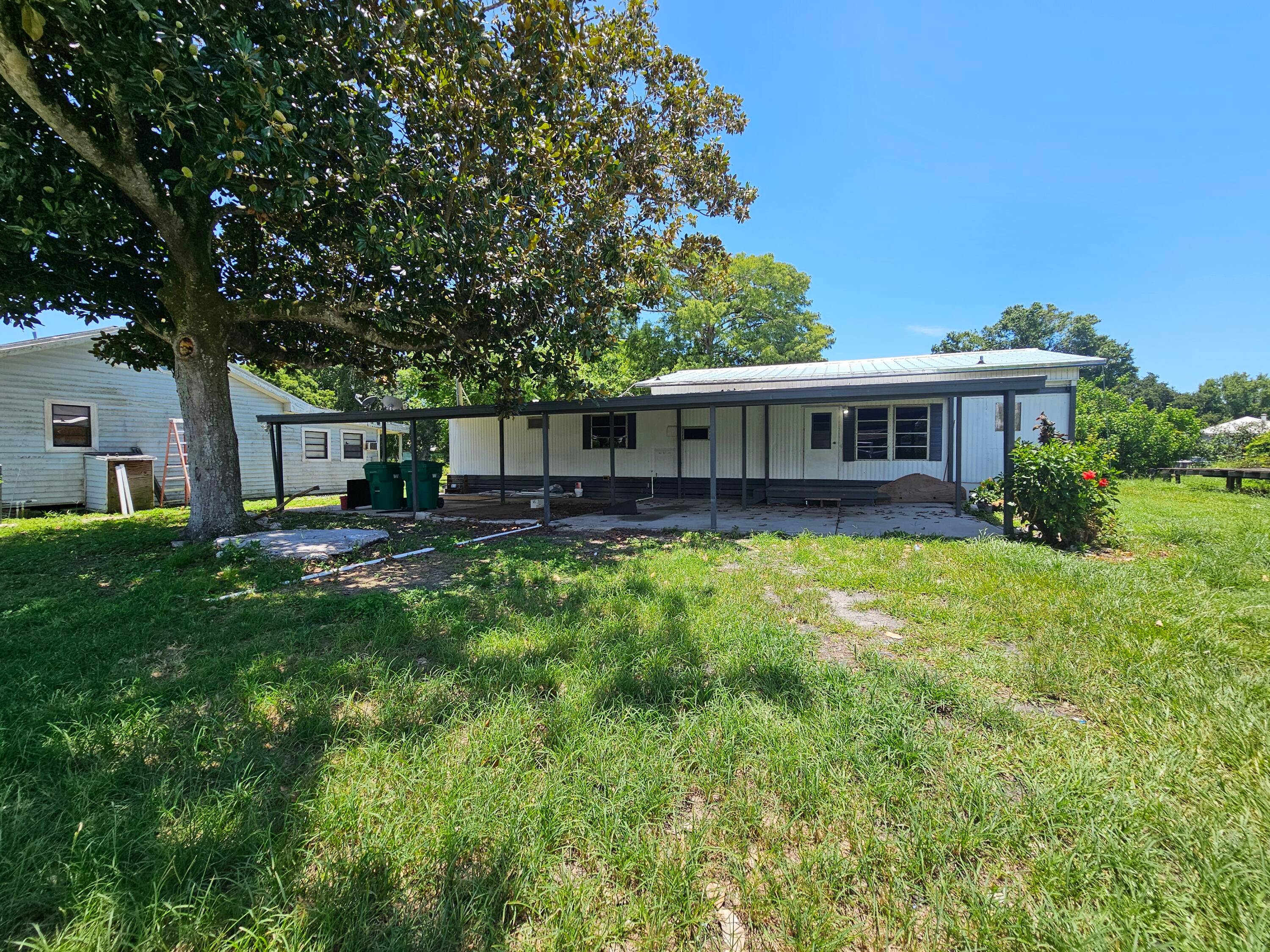 Treasure Island Affordable waterfront living with access to desirable Lake Okeechobee and no HOA !