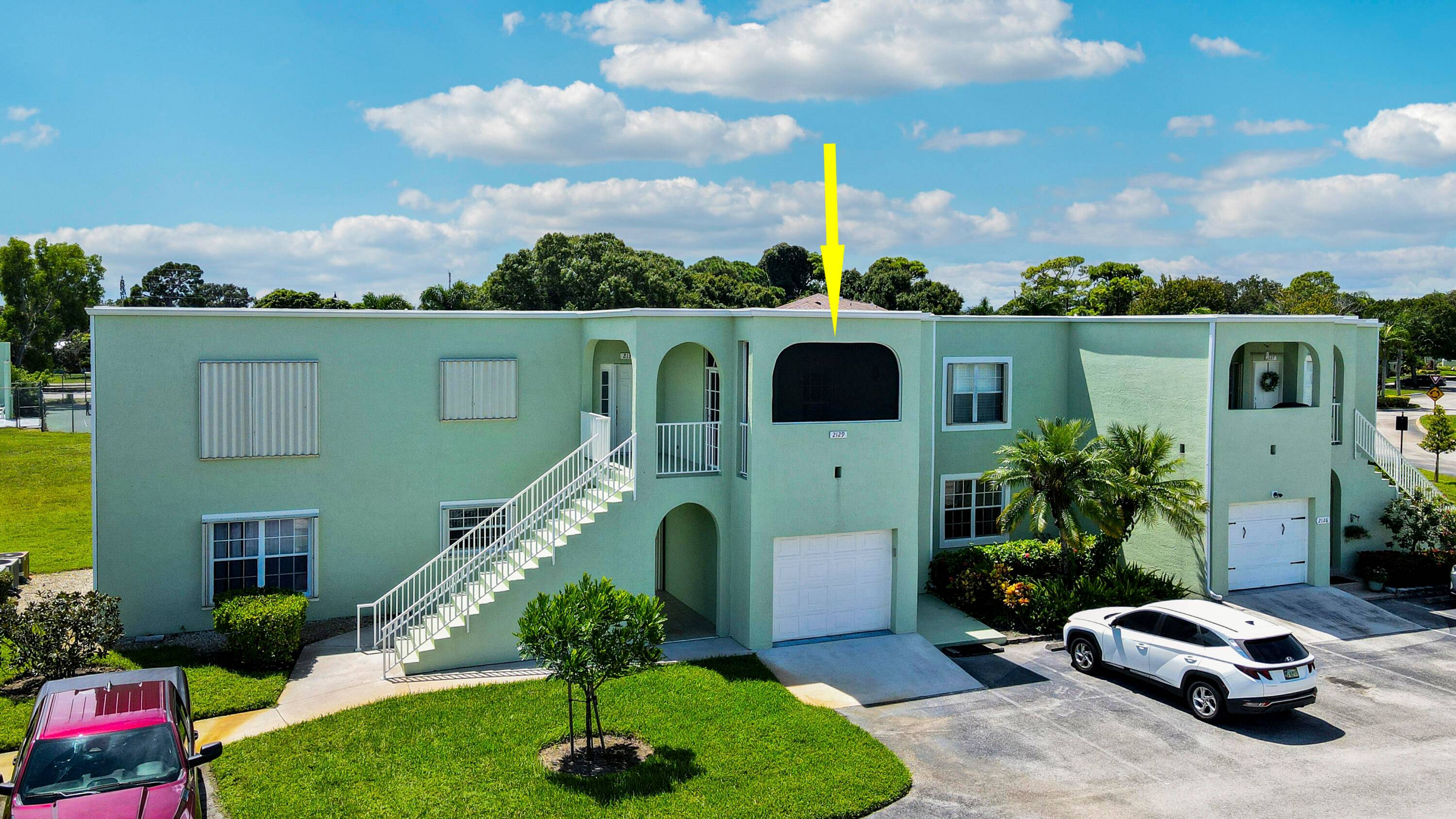 Beautiful 2 bedroom, 2 bath unit in The Meadows at Port St Lucie.