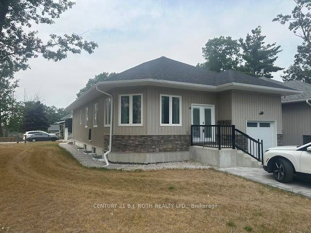 Welcome to this beautifully upgraded 2 bedroom, 1 bathroom legal second suite that perfectly blends modern finishes with everyday comfort.