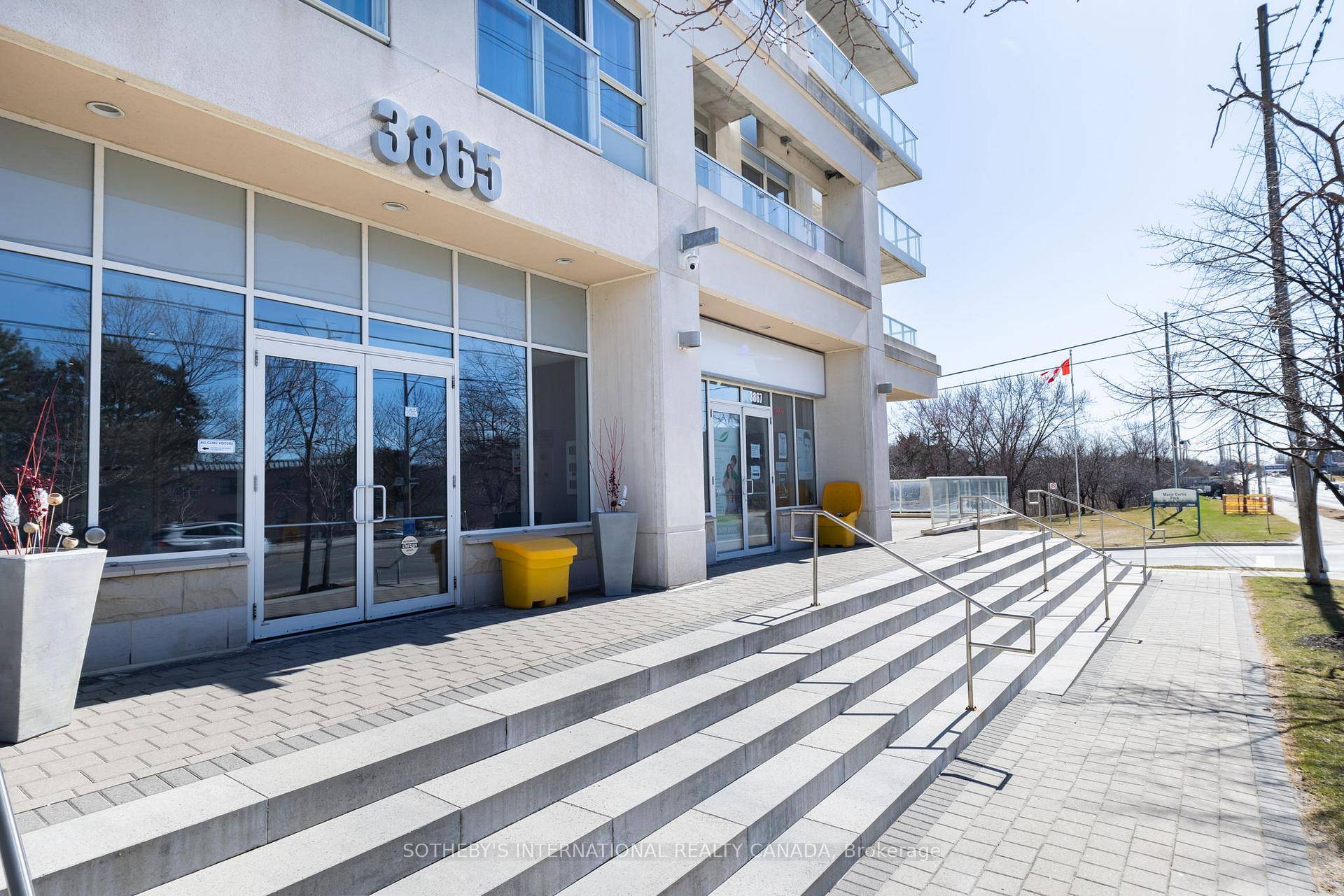Welcome to Aquaview Condominiums.