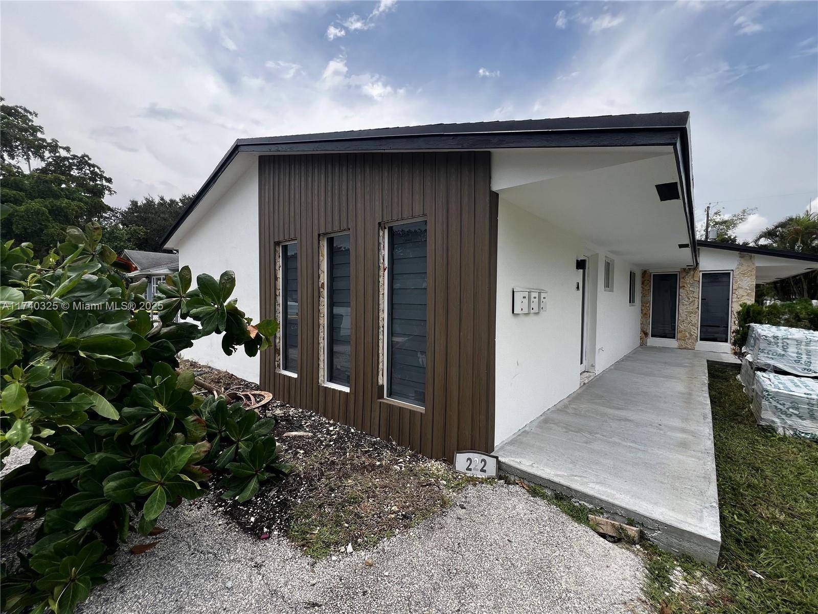 Investors opportunity ! Beautiful renovated Duplex in Dania Beach, FL.