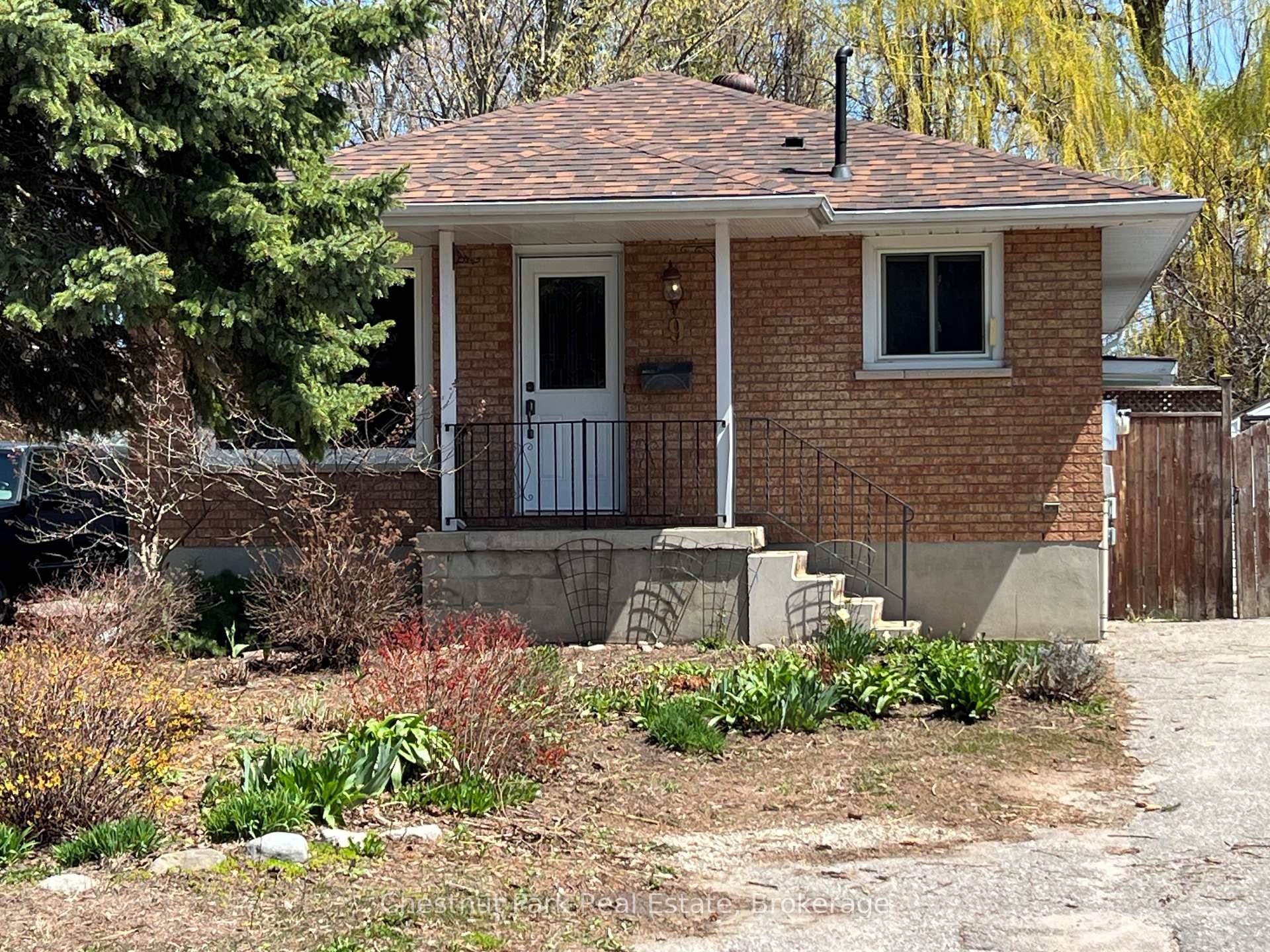 Collingwood Raised Bungalow !