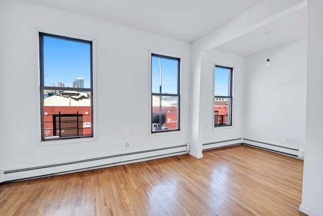 Gowanus Loft Style Huge One Plus Bedroom Available Situated between Carroll Gardens and Park Slope is this loft Style One Bedroom Plus.