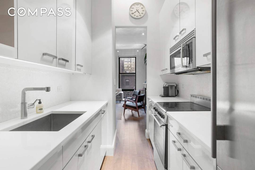 This beautiful, dramatic, and oversized 1BR home is a stunner located in a pre war doorman coop in the heart of Greenwich Village, this is an old school loft that ...