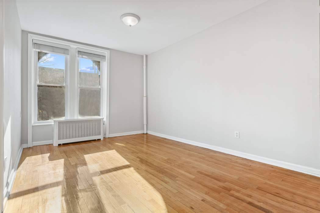 Two bedrooms for the price of one !