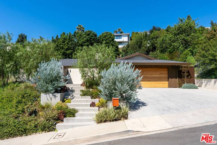 9258 Swallow Dr 3BR Sunset Strip La
