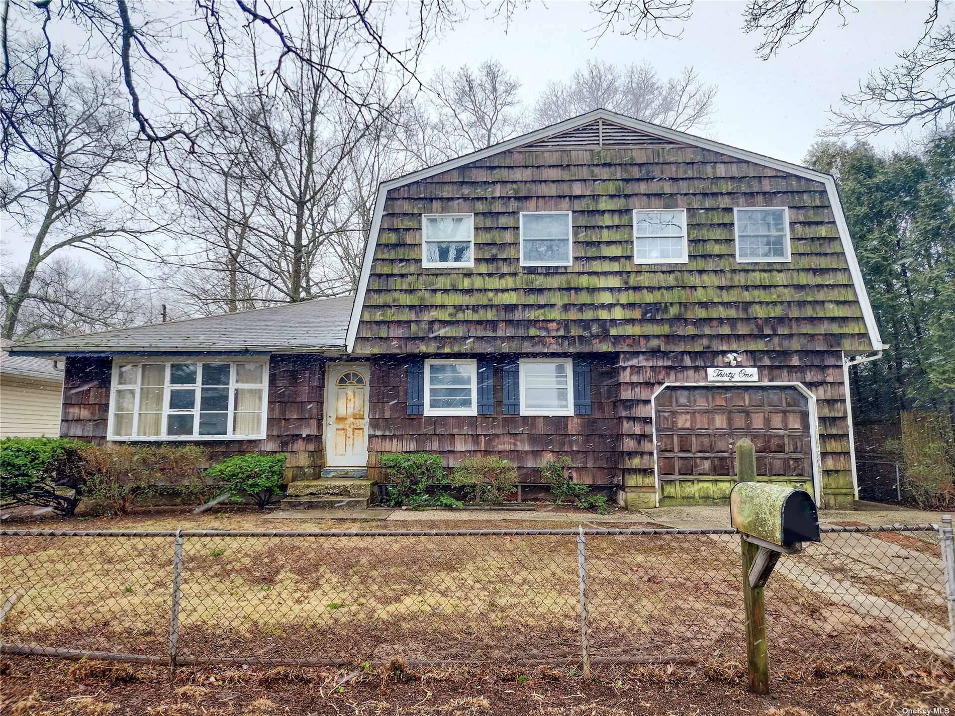 Spacious expanded ranch with 9 rooms 5 beds and 2 bath, full basement.