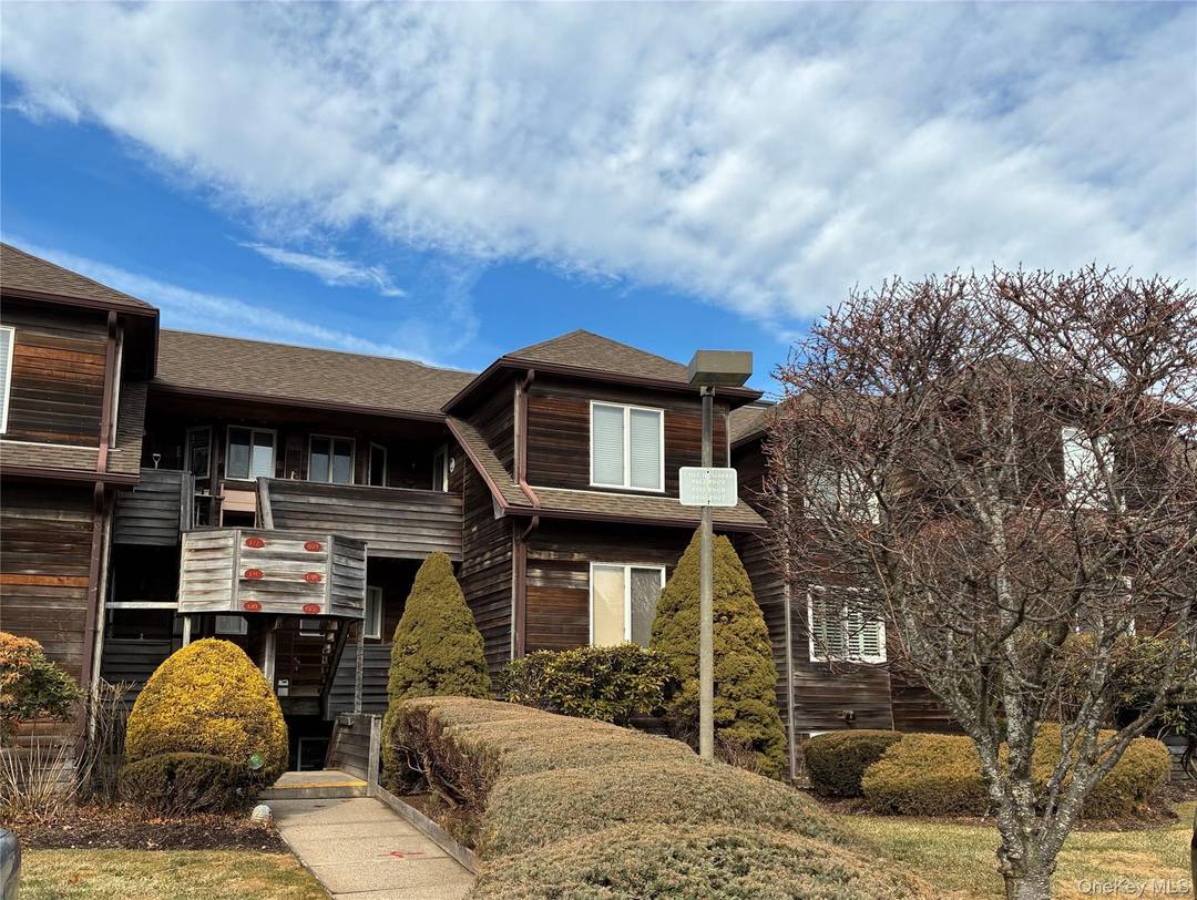 Gem of the North Fork in The Bluffs at Fox Hill !