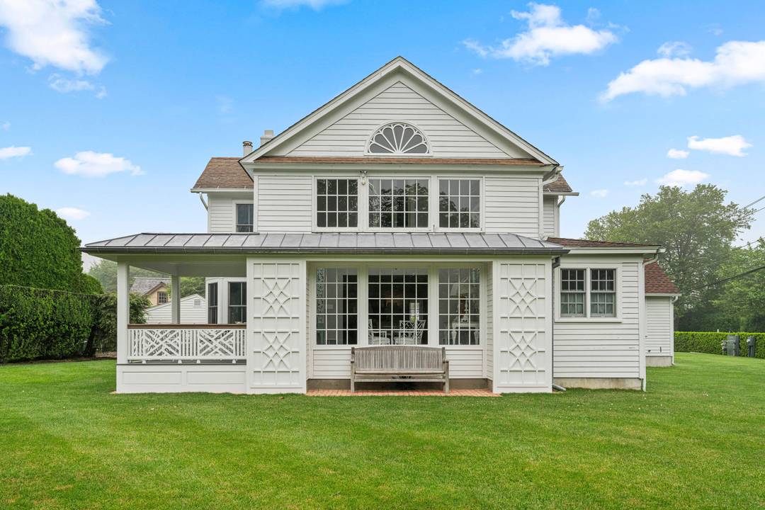 Elegant Southampton Home South of Highway, minutes to the village