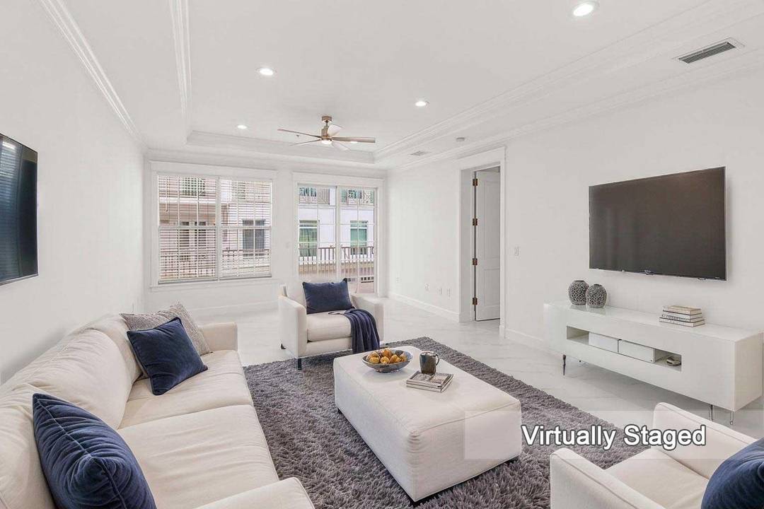 Upscale 2 Bedroom, 2 Bath Condo in Downtown Stuart Discover luxury and convenience in this stunning 2 bedroom, 2 bathroom condo located in the heart of downtown Stuart.
