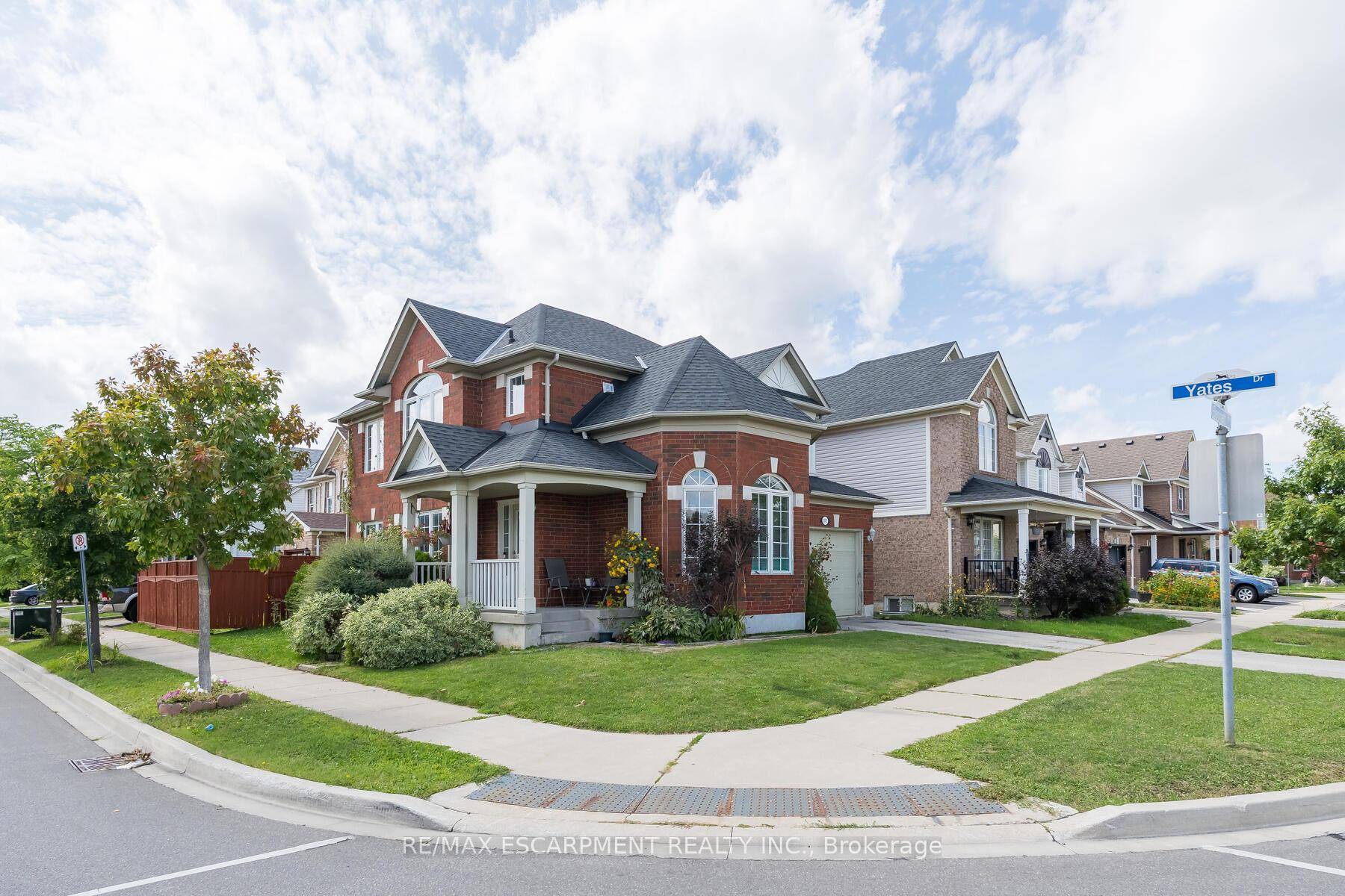 Welcome to 673 Bennett Boulevard in Milton's highly sought after Hawthorne Village !