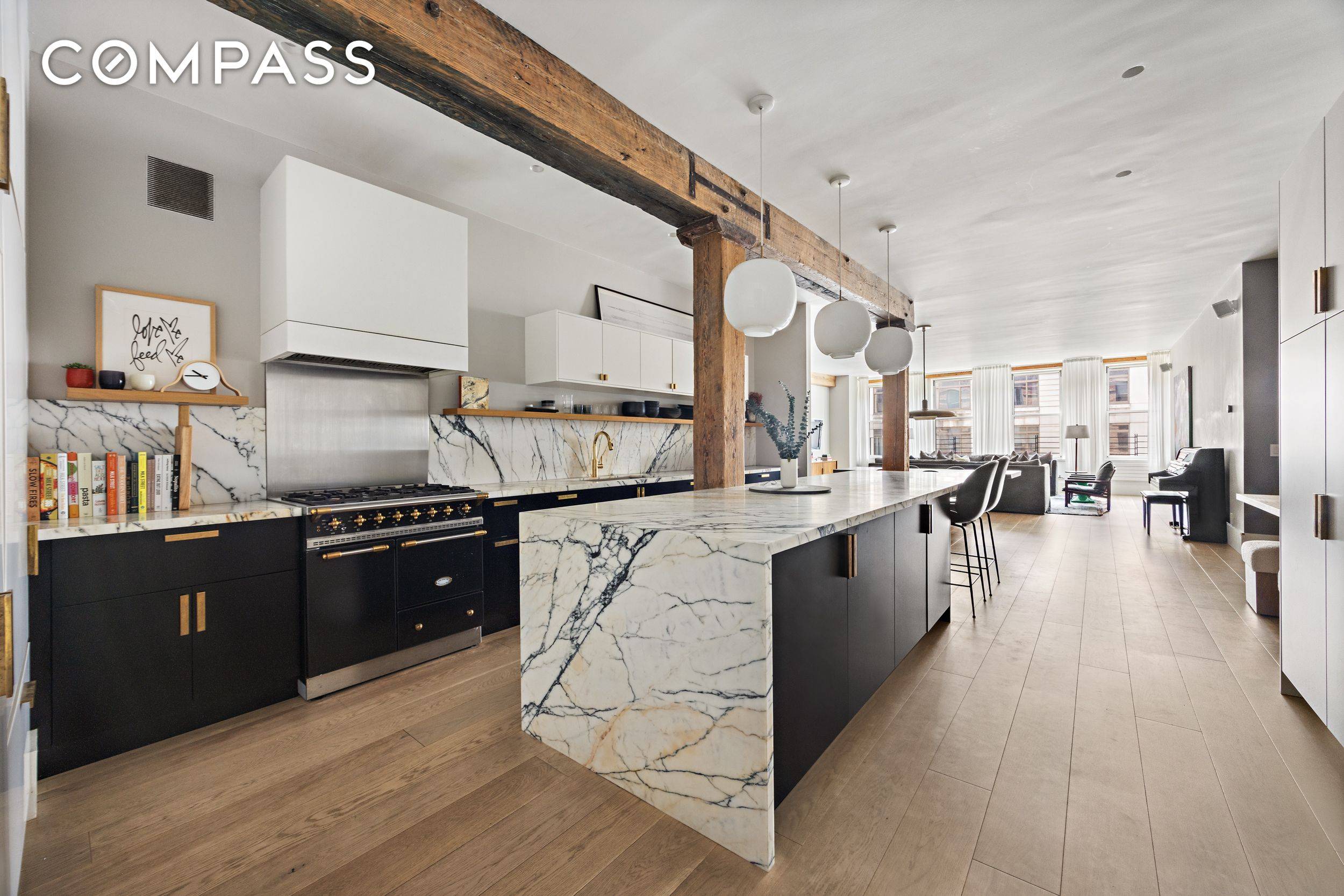 Apartment 4B at 622 Greenwich Street is a turnkey, meticulously renovated residence located in a boutique co op at the intersection of the West Village and Hudson Square.