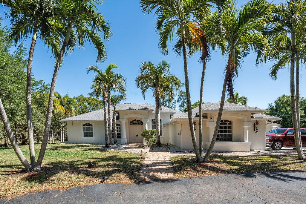 Nestled on 1. 42 fully fenced acres, this stunning 2, 460 sq.