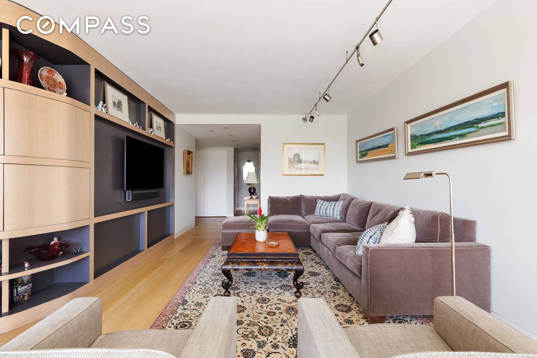 This elegant three bedroom home at 60 Sutton Place South offers exceptional space, natural double exposure light and unobstructed East River views.