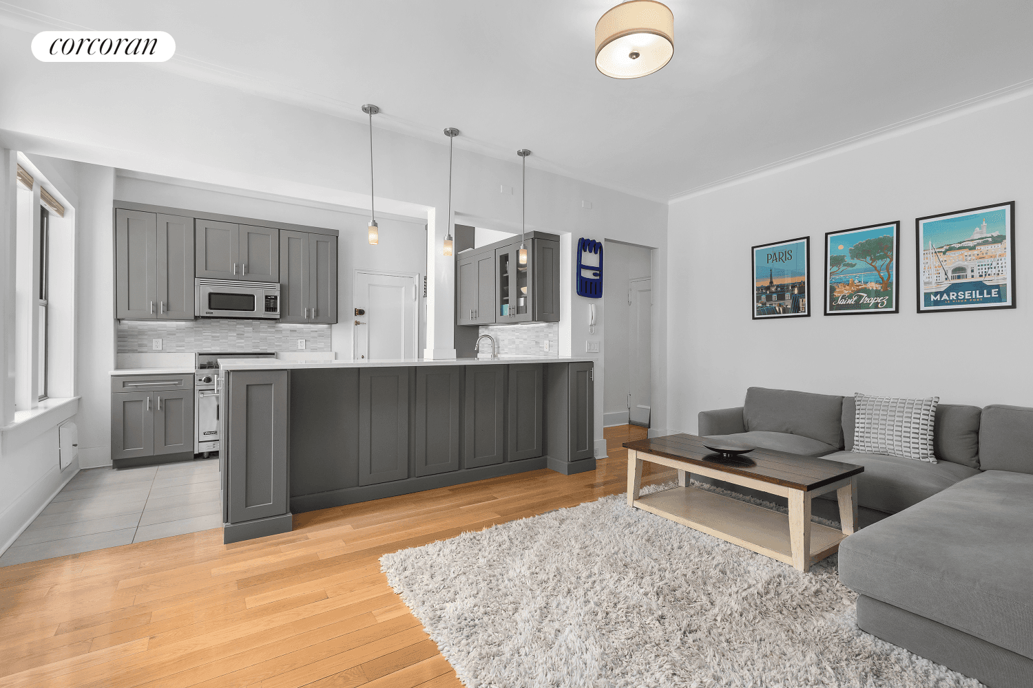304 West 89th Street is an intimate 36 unit co op built by noted architect Rosario Candela in 1923.