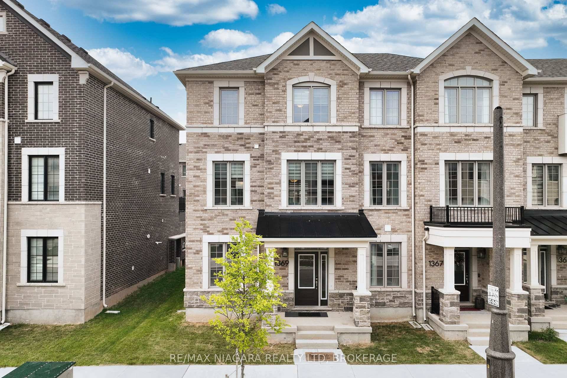 Magnificent Freehold Townhome in Prestigious Oakville Preserve WestWelcome to this exquisite 3 storey freehold townhome, offering over 2, 000 sq.