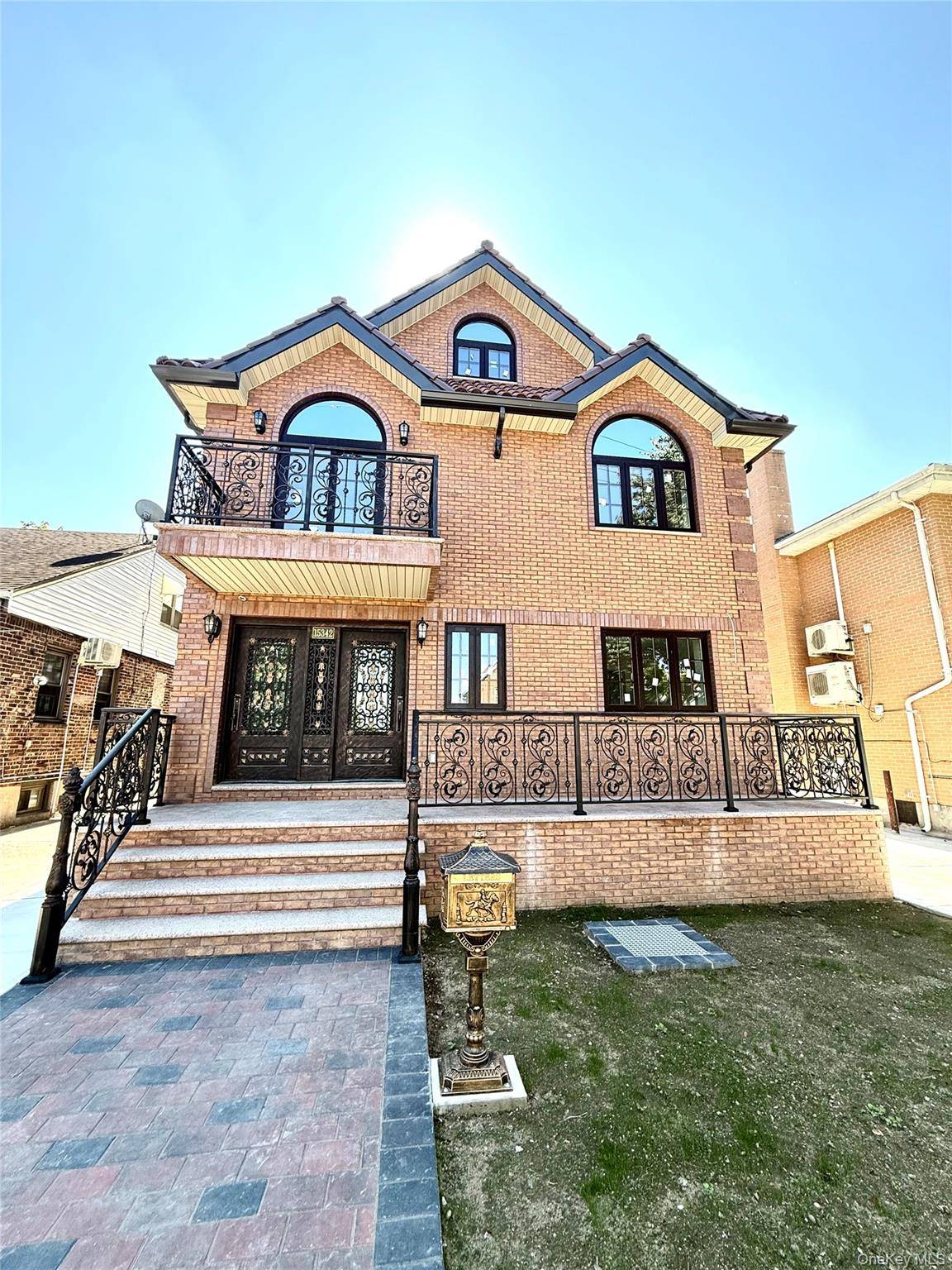 Housing Choice Vouchers Welcome Heart of Flushing Year Of 2025 New Built Detached Building, Hardwood Floor With A Lot Of Windows, Excellent Condition, 4 Bedroom 2.