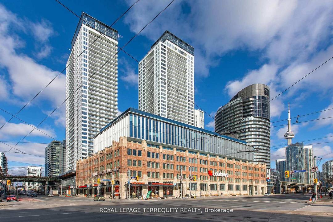 Spectacular SE Facing 1 Bed den Furnished Condo in the Heart of Downtown Toronto !
