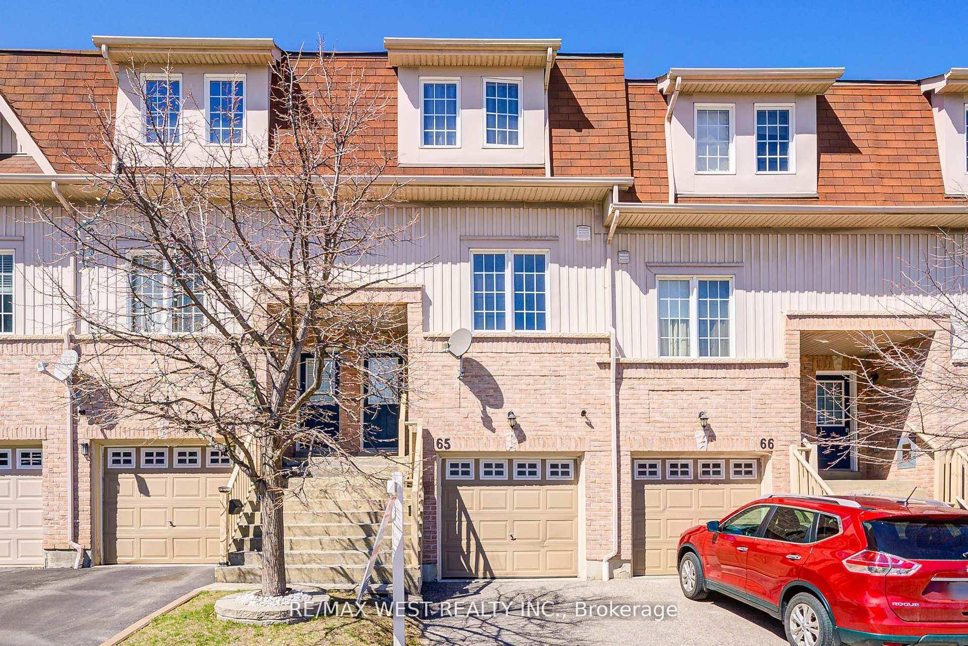 Make the Woodlands neighborhood in Pickering your family's next home.
