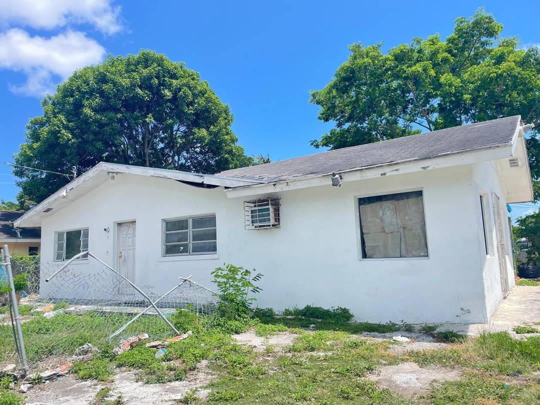 MALCOLM ROAD HOME Single Family Home New-Providence