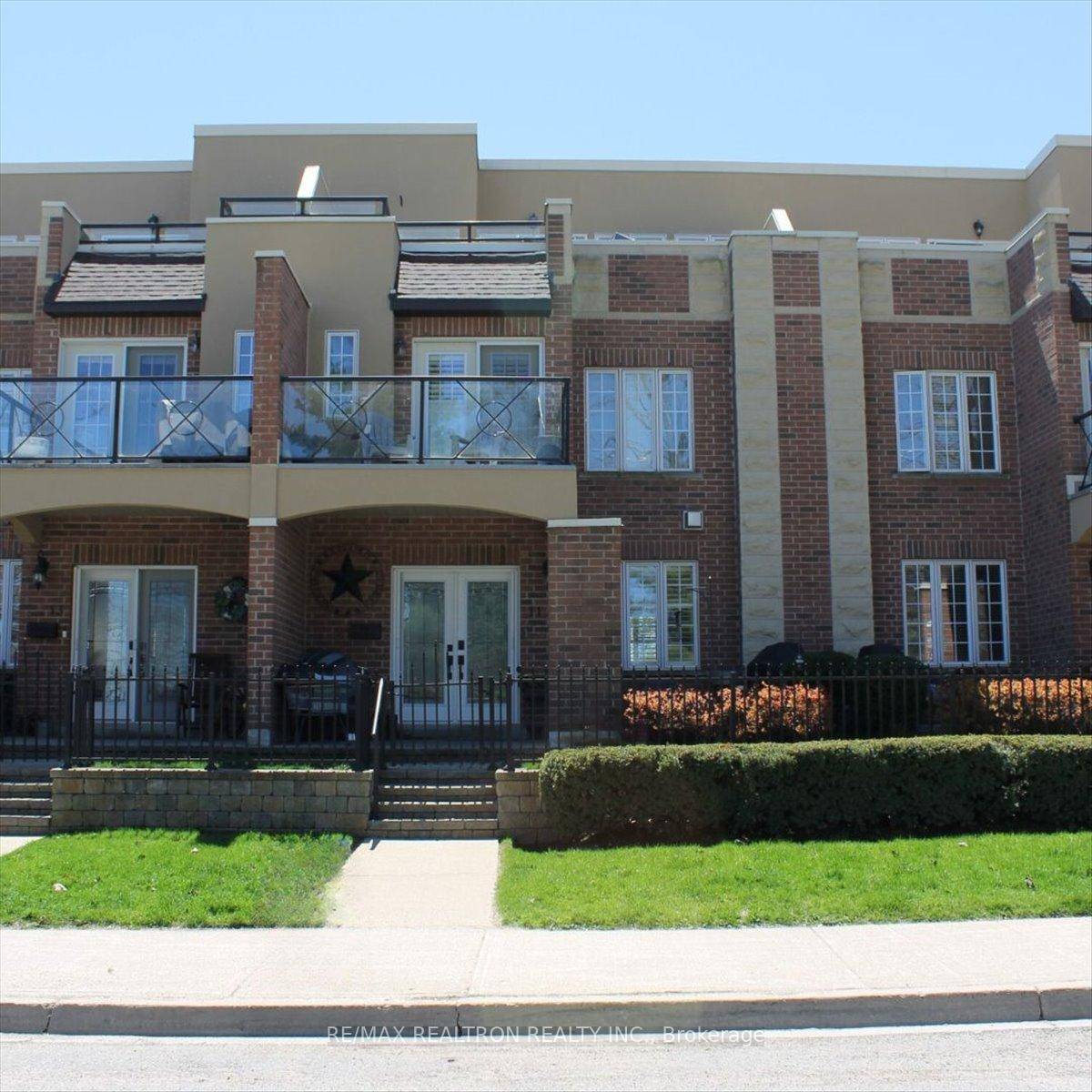 Welcome to 11 White Oaks Road in Barrie !
