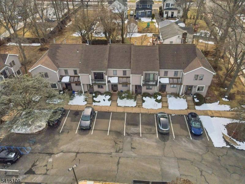 Welcome to this spacious 2 bedroom, 1.