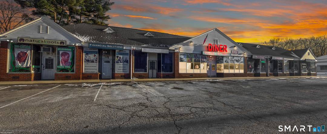 Great opportunity to own a turnkey 1950s style diner in the Treeland area.