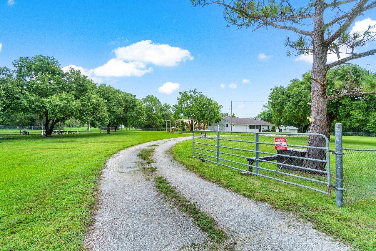RARE OPPORTUNITY 2. 30 FULL ACRES.