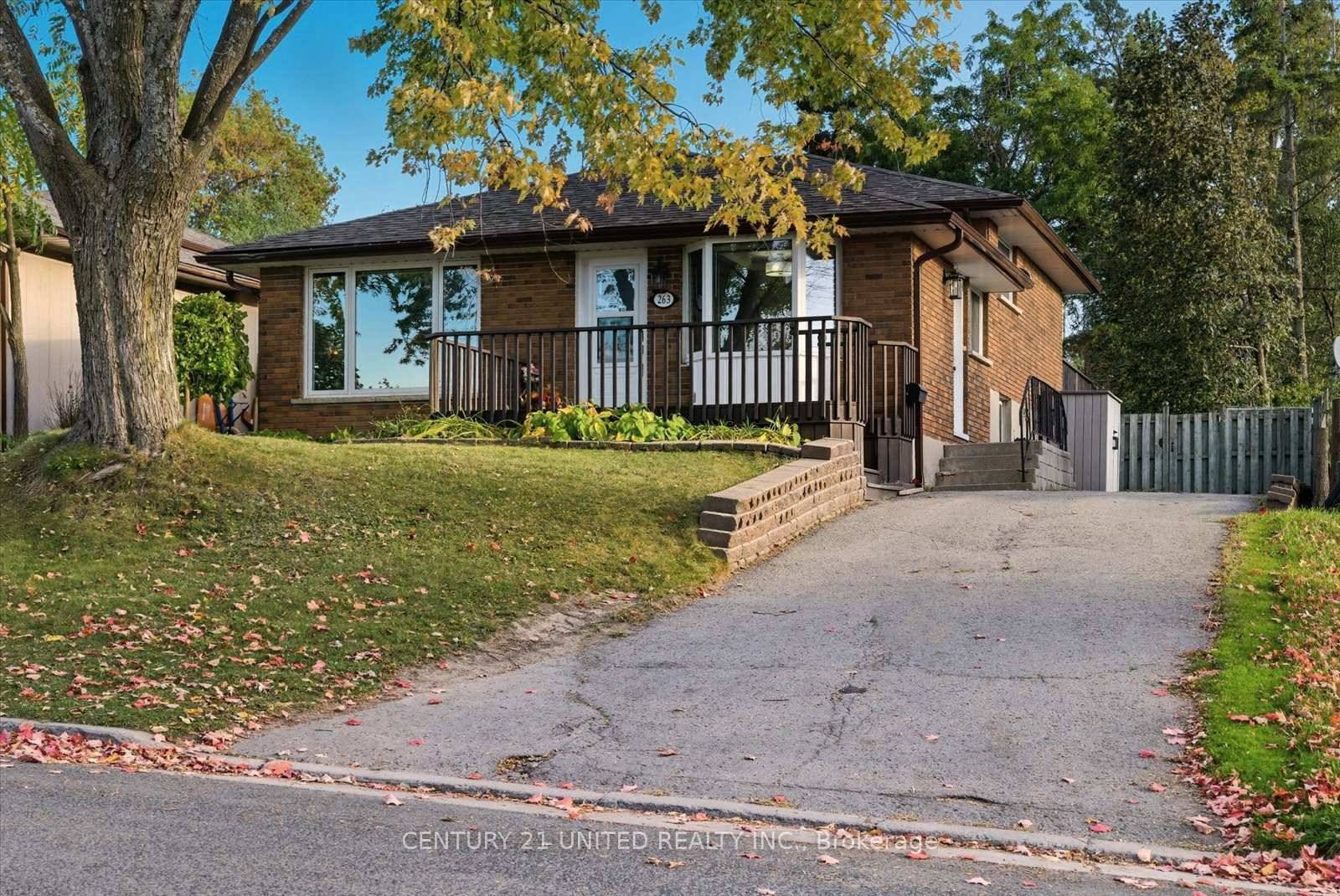 Welcome to 263 Riverview Heights, a charming all brick backsplit home in a sought after, family friendly neighbourhood just 1 minute to Highway 115 and close to schools, parks, shopping, ...