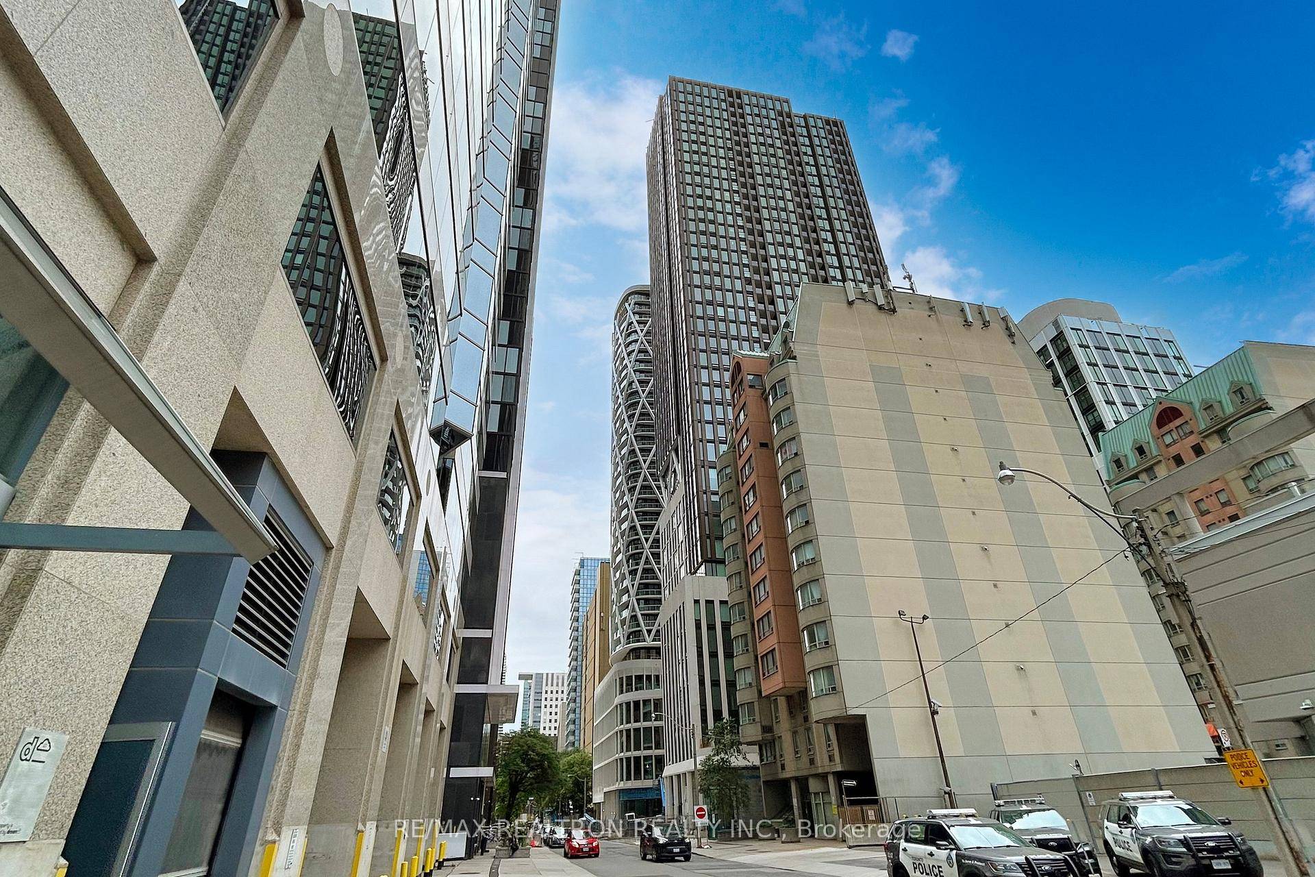 Spacious 1 1 at University amp ; Dundas in the heart of downtown Toronto.