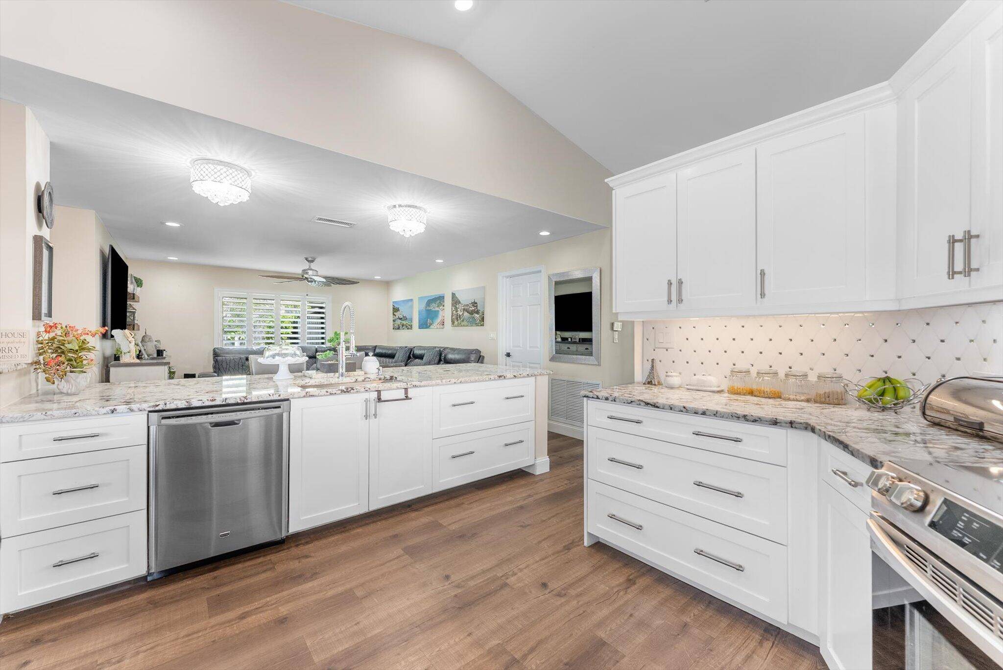 Stunningly Renovated Lake Pool Home in Shenandoah !