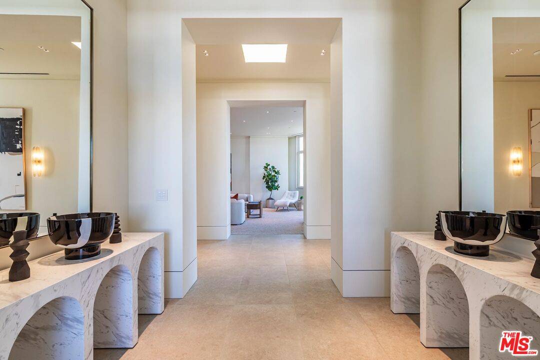 455  N Palm Dr 3BR Beverly Hills Post Office | B.H.P.O. La