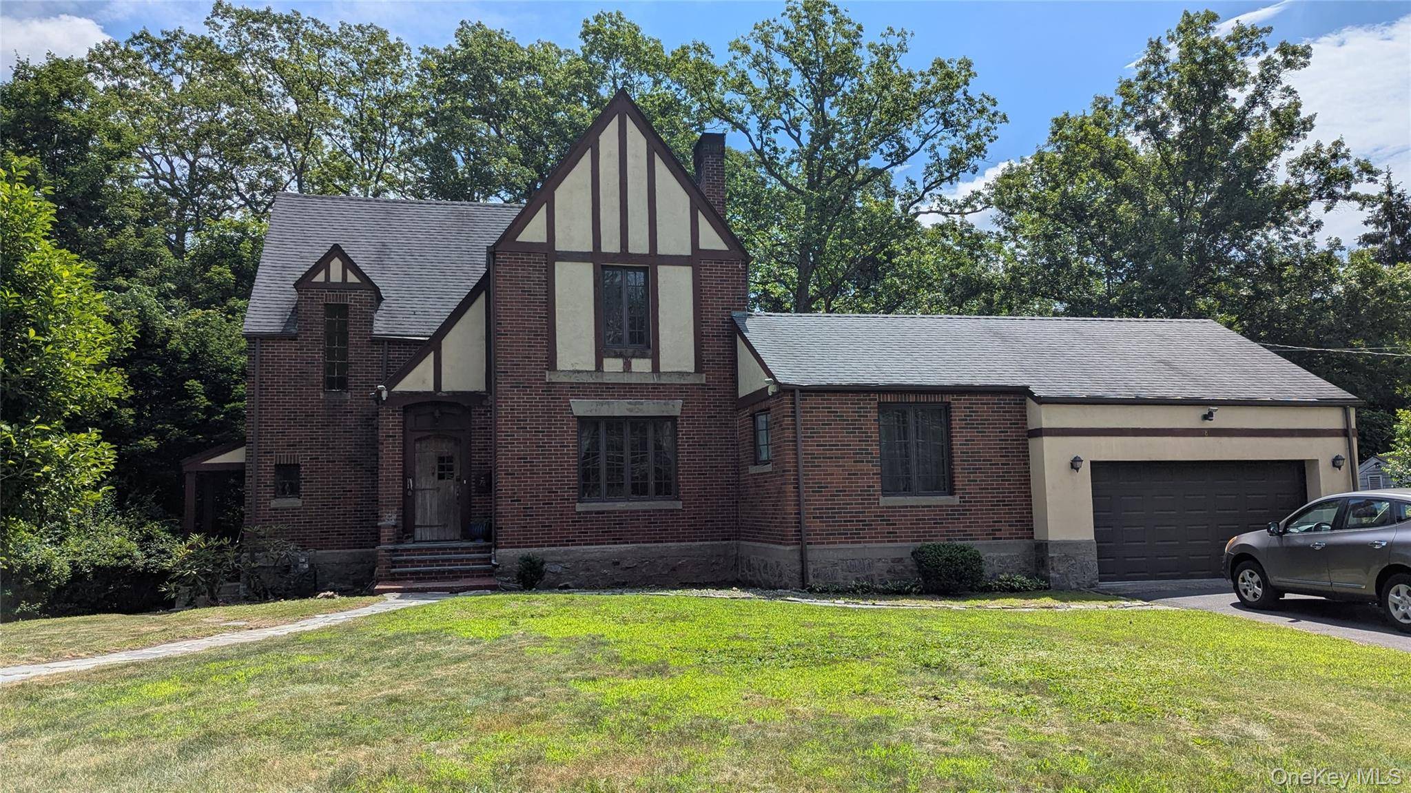 5 6 bedrooms, 3. 5 baths, fully furnished house stocked kitchen, just bring your suitcase.