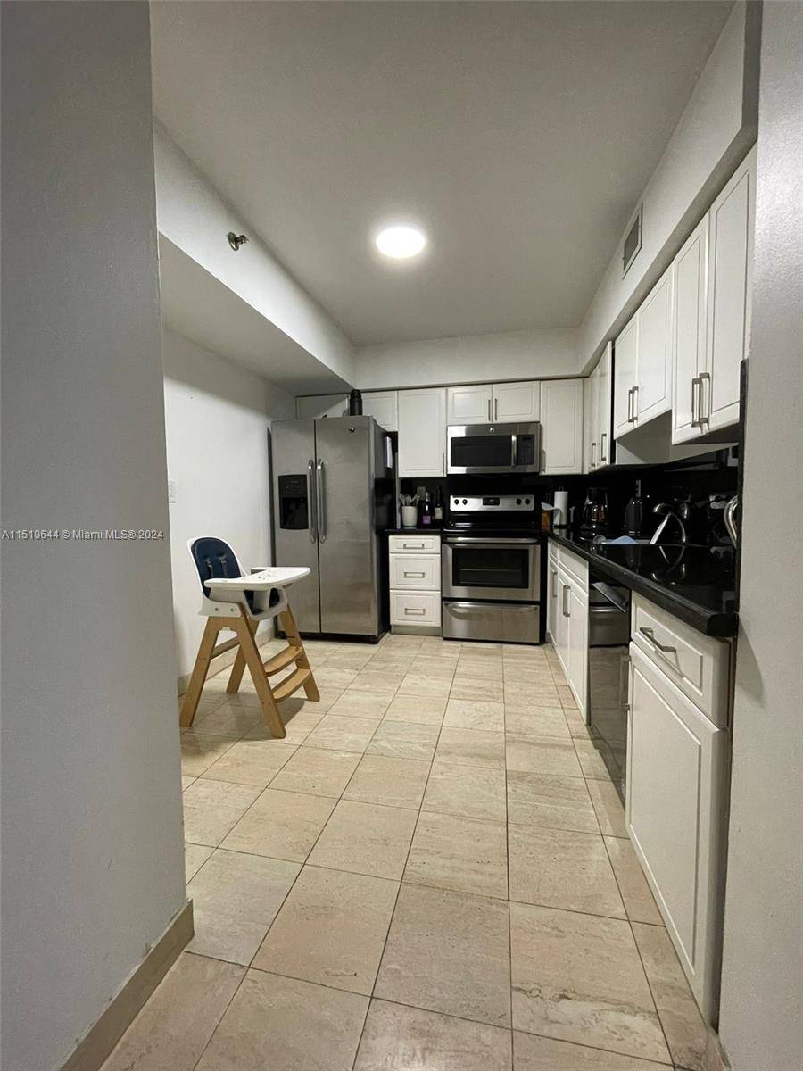 Beautiful unit, large master bedroom with large closet.