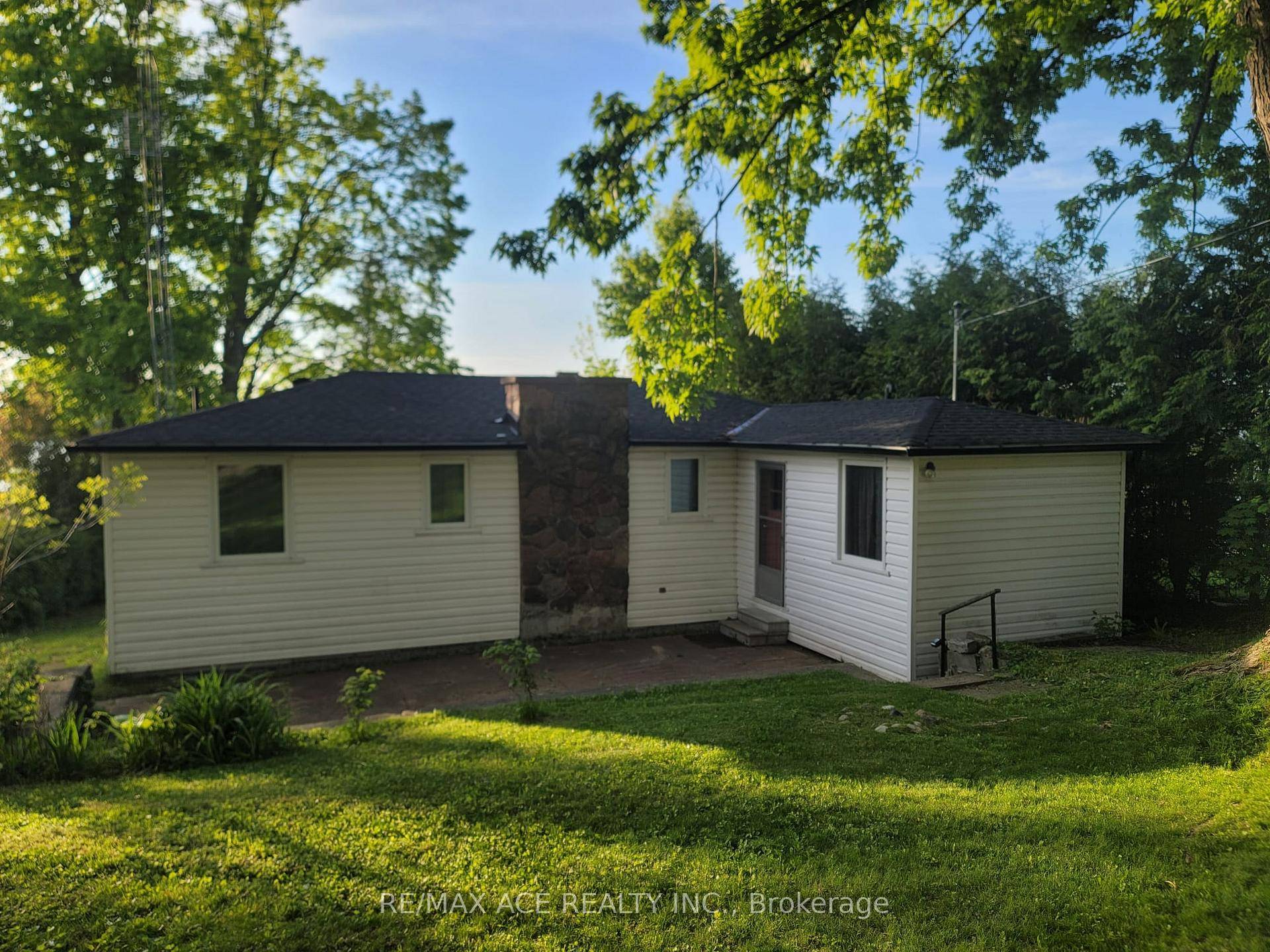 Four Season 3 Bedroom Cottage On Mitchell Lake Offering A Great Floor Plan Which Is Focused Around Main Living Room And The Stone Fireplace.