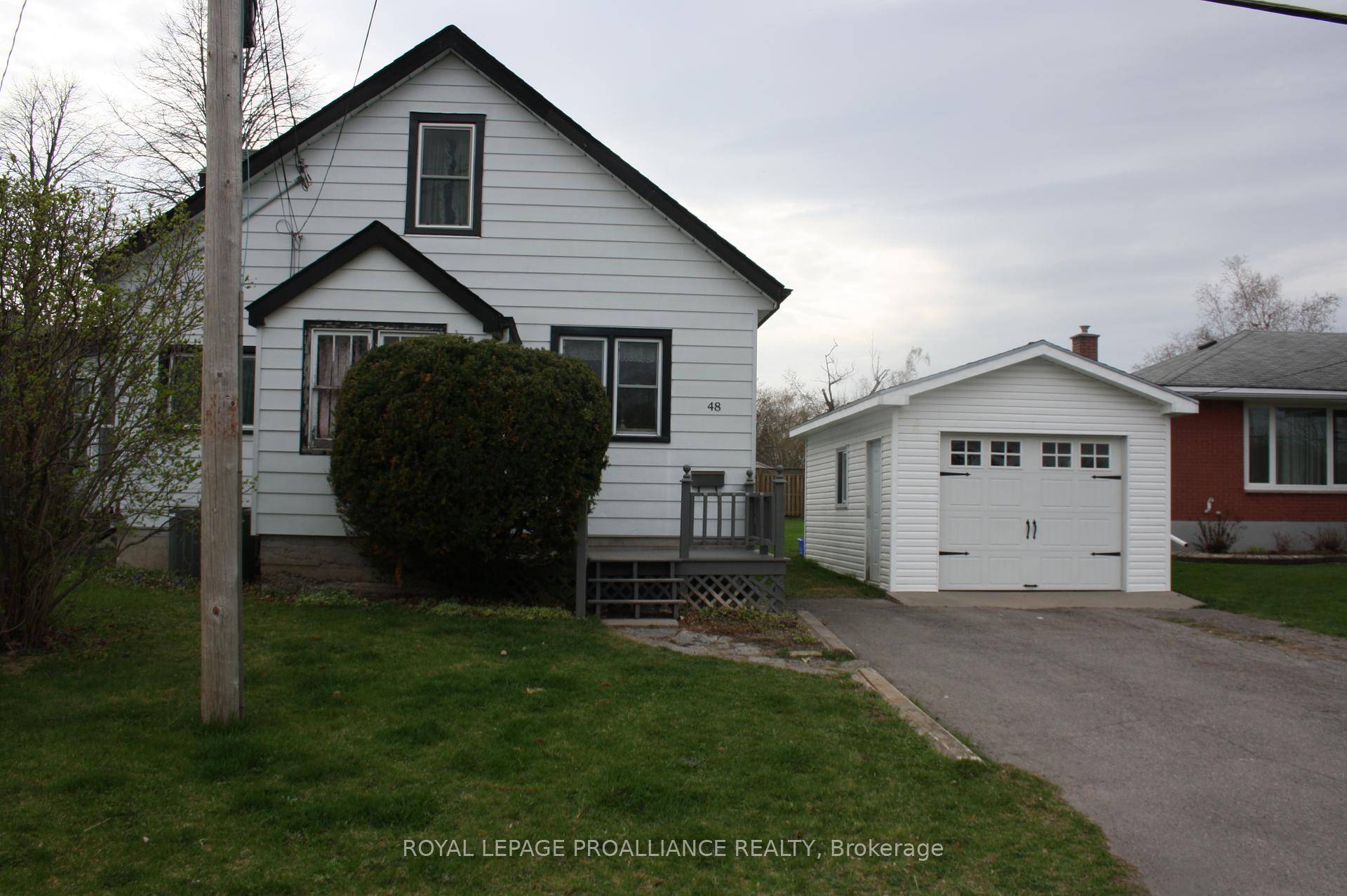 Lovely 3 bedroom, 1 bathroom home situated on a beautiful lot.