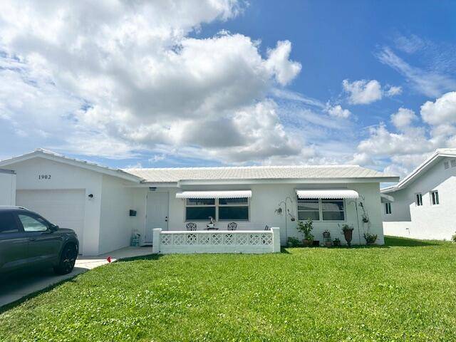Completely remodeled in 2025, light and bright 2 bedroom, 2 bath Edgewood model in Leisureville.