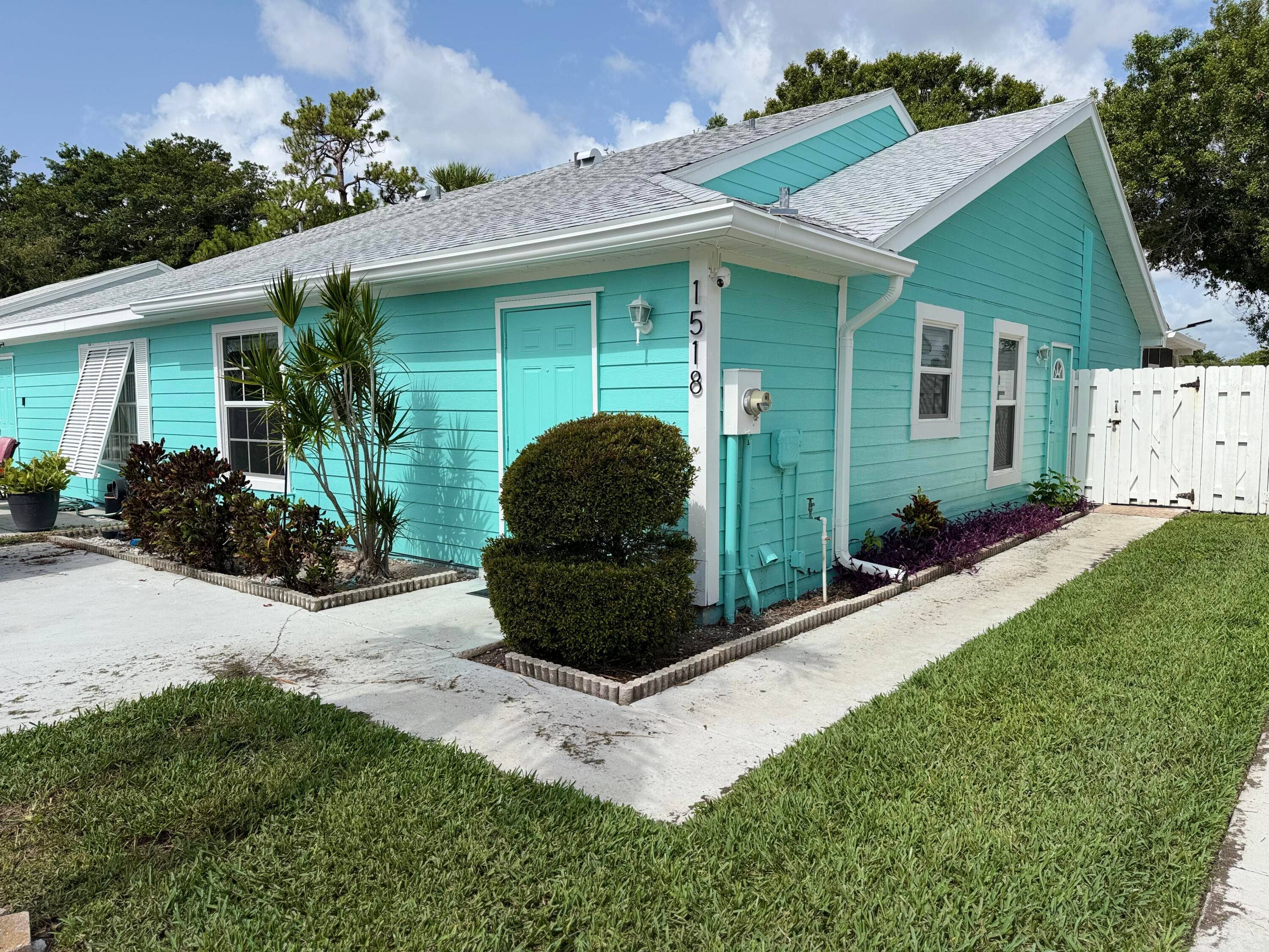 Welcome to this beautifully maintained 2 bedroom, 2 bathroom home, perfectly located in a desirable neighborhood.