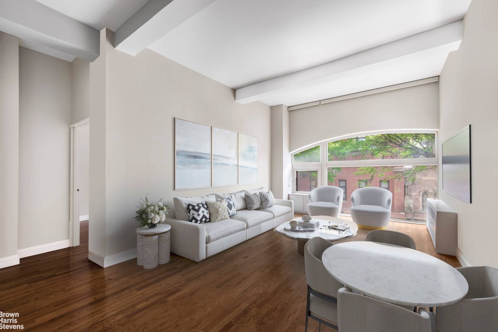 Wonderfully spacious 1 bedroom coop apartment in the heart of Brooklyn Heights !