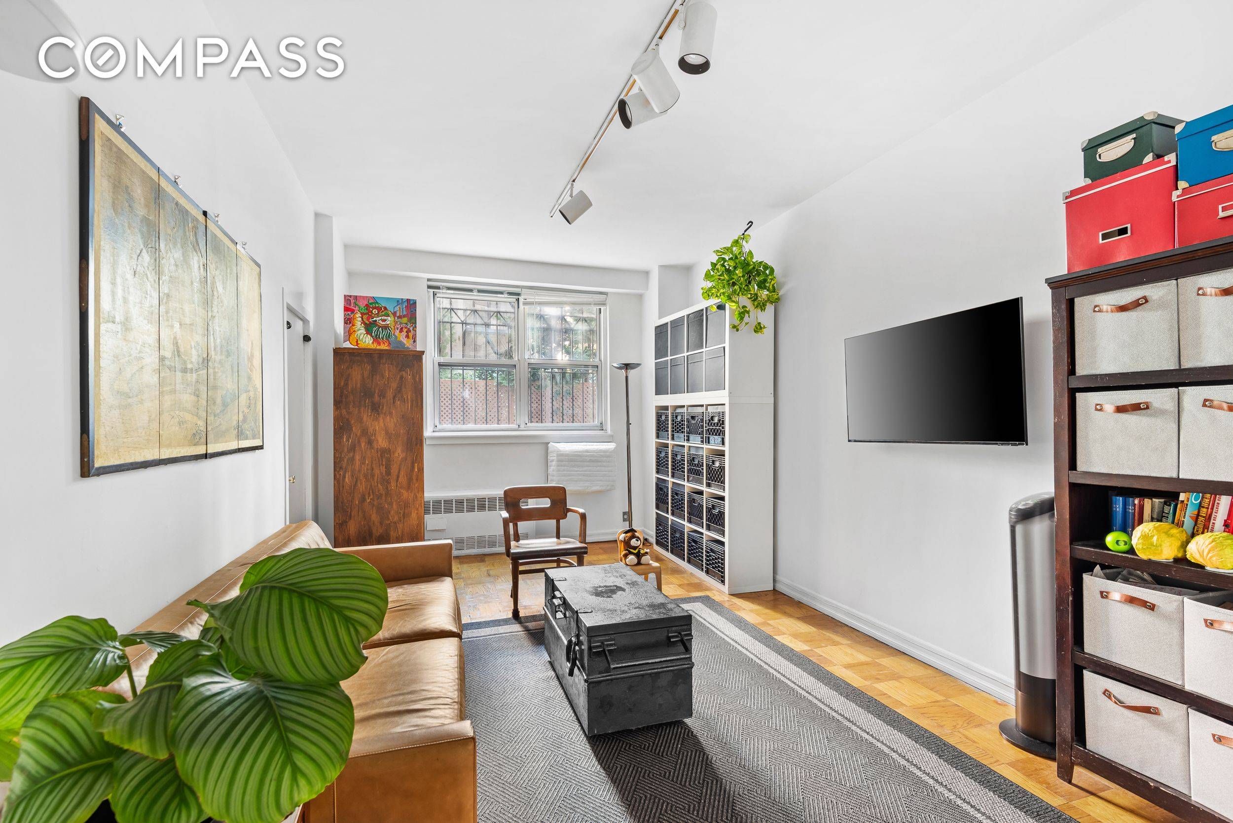 Welcome to apartment 1A at The Amherst a quiet, charming one bedroom, one bathroom apartment with an inviting atmosphere and 9'5 ceilings.