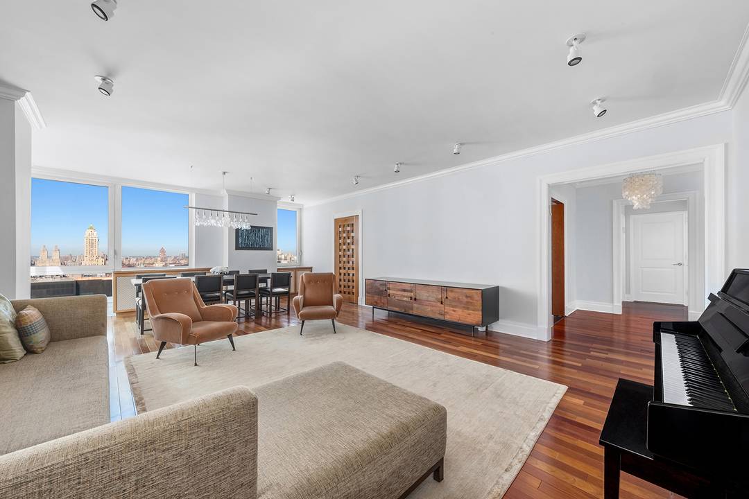 Perched on the 28th floor of the iconic Robert A.