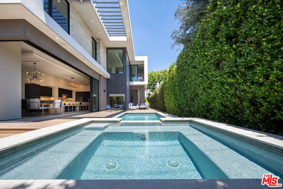 8356  W 4th St 5BR Beverly Grove La