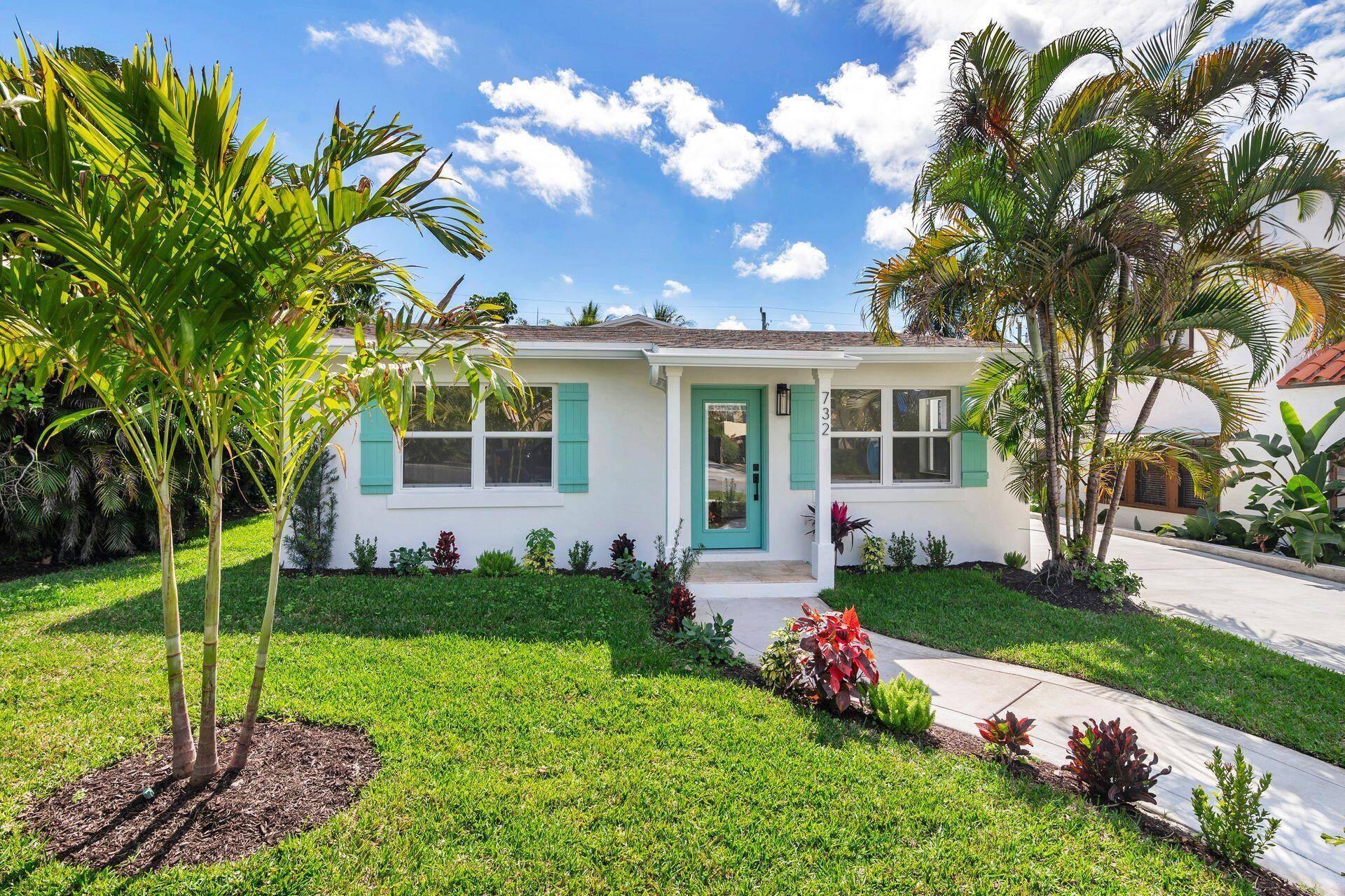 Located in the heart of Flamingo Park rests this stunning 3 bedroom 2.