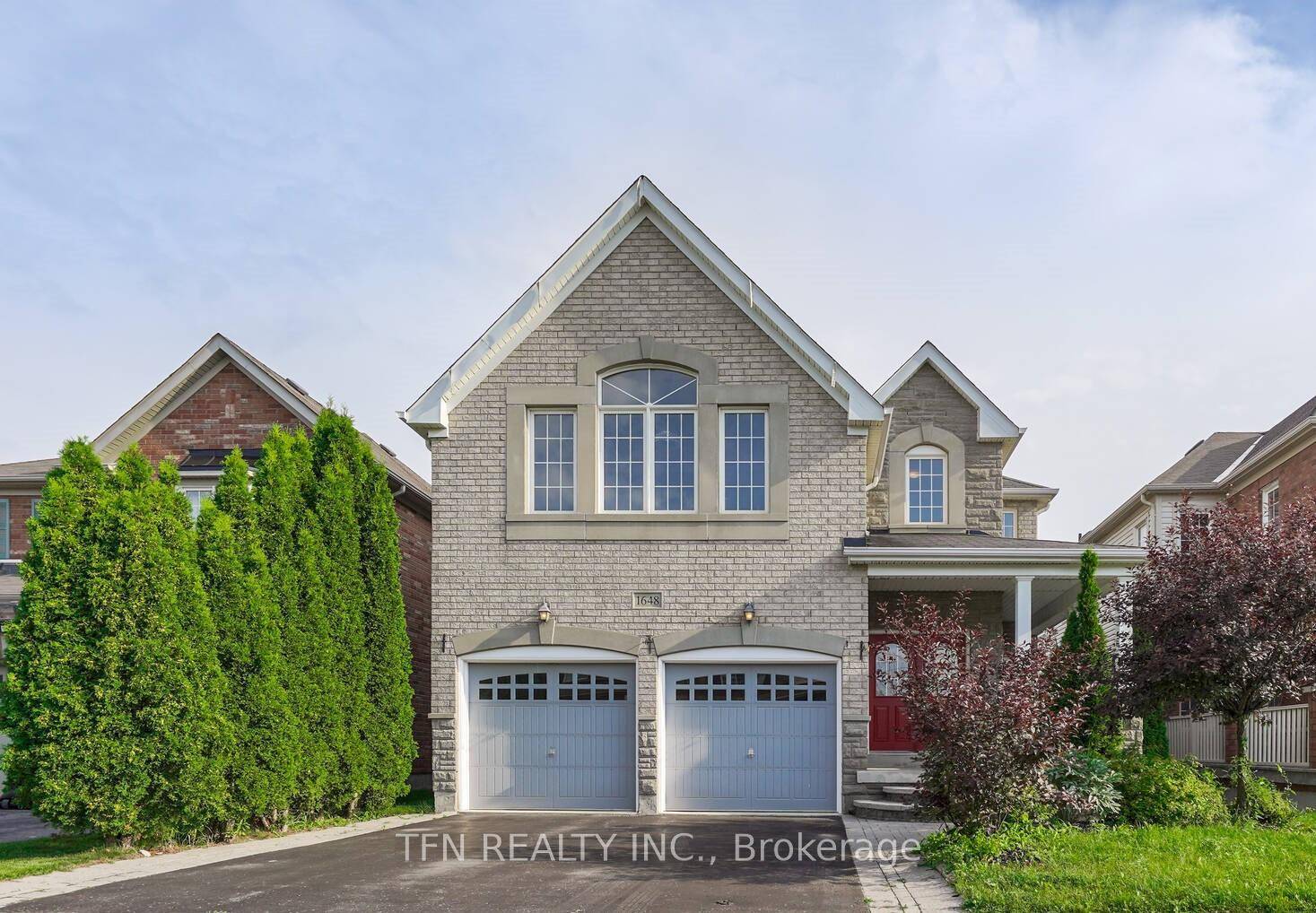 Stunning and spacious executive Detached home for lease in the prestigious Taunton neighbourhood.