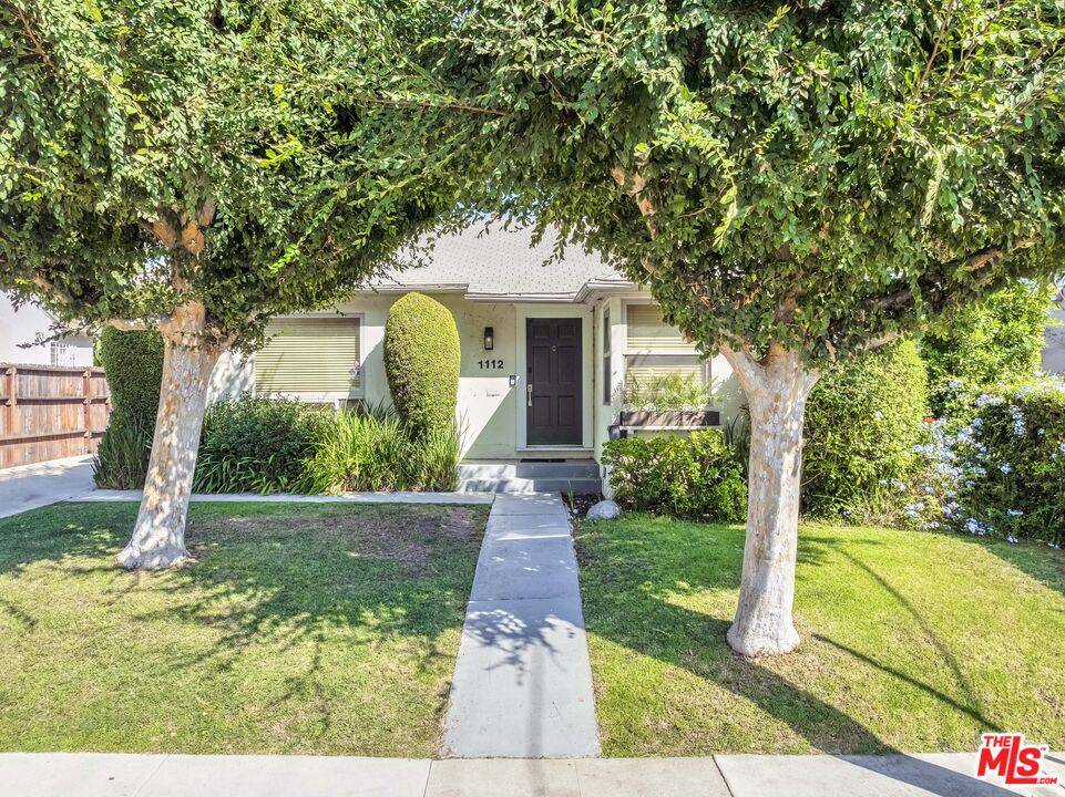 1112   Greenacre Ave 2BR Hollywood Hills East La