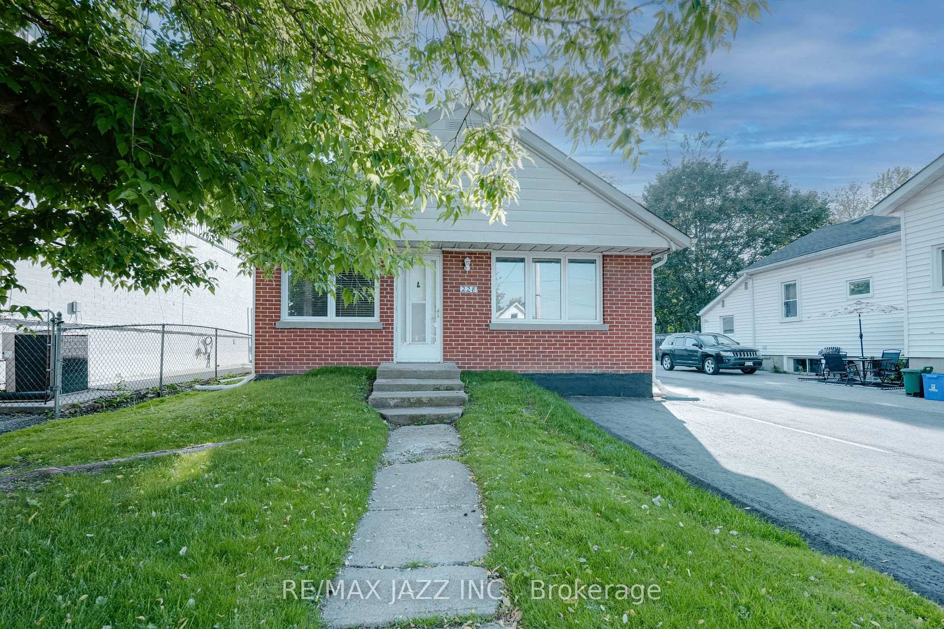 RARE, VACANT, LEGAL 2 UNIT HOME !